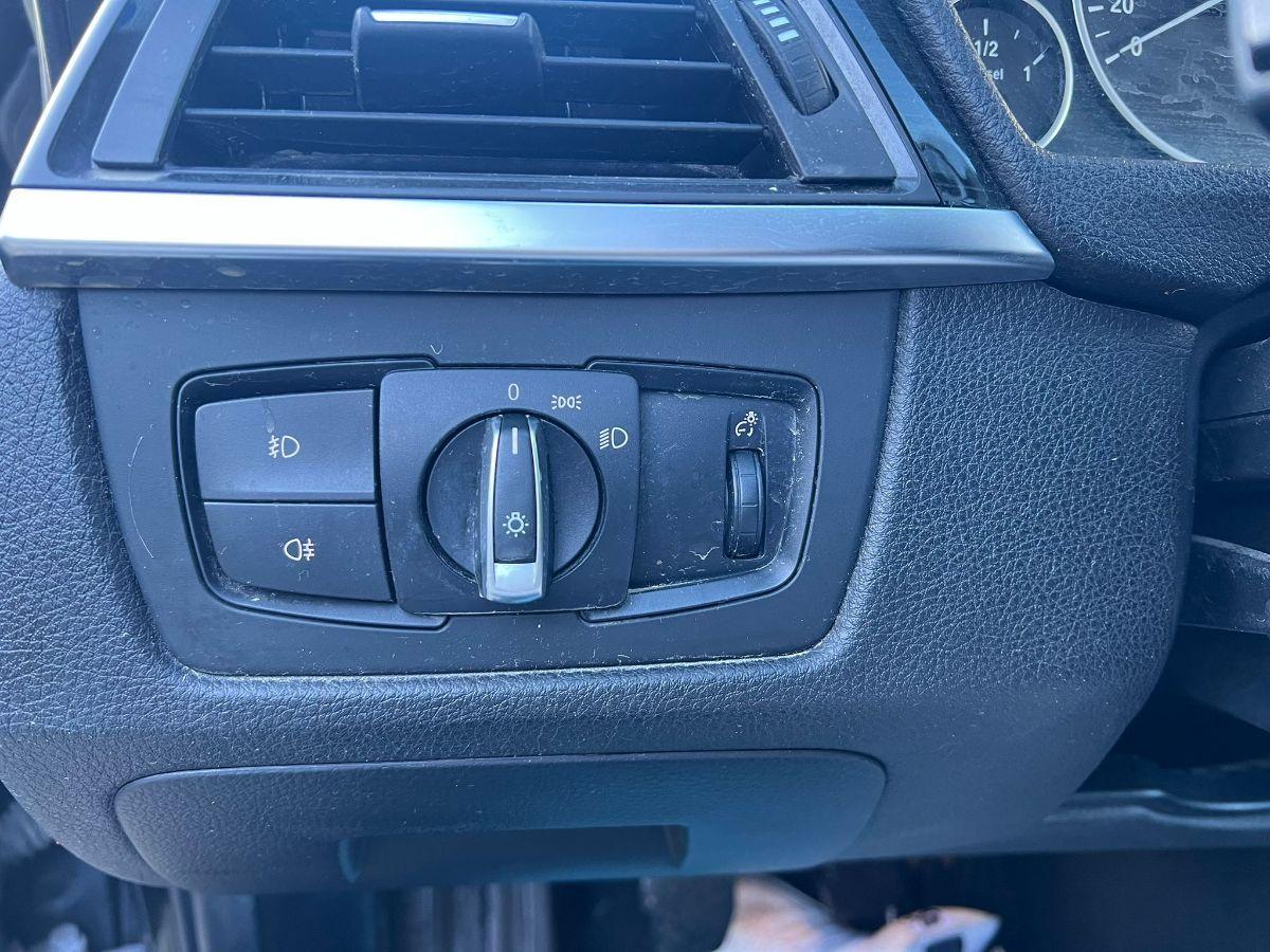 BMW - Serie 3 Touring - 318d Modern