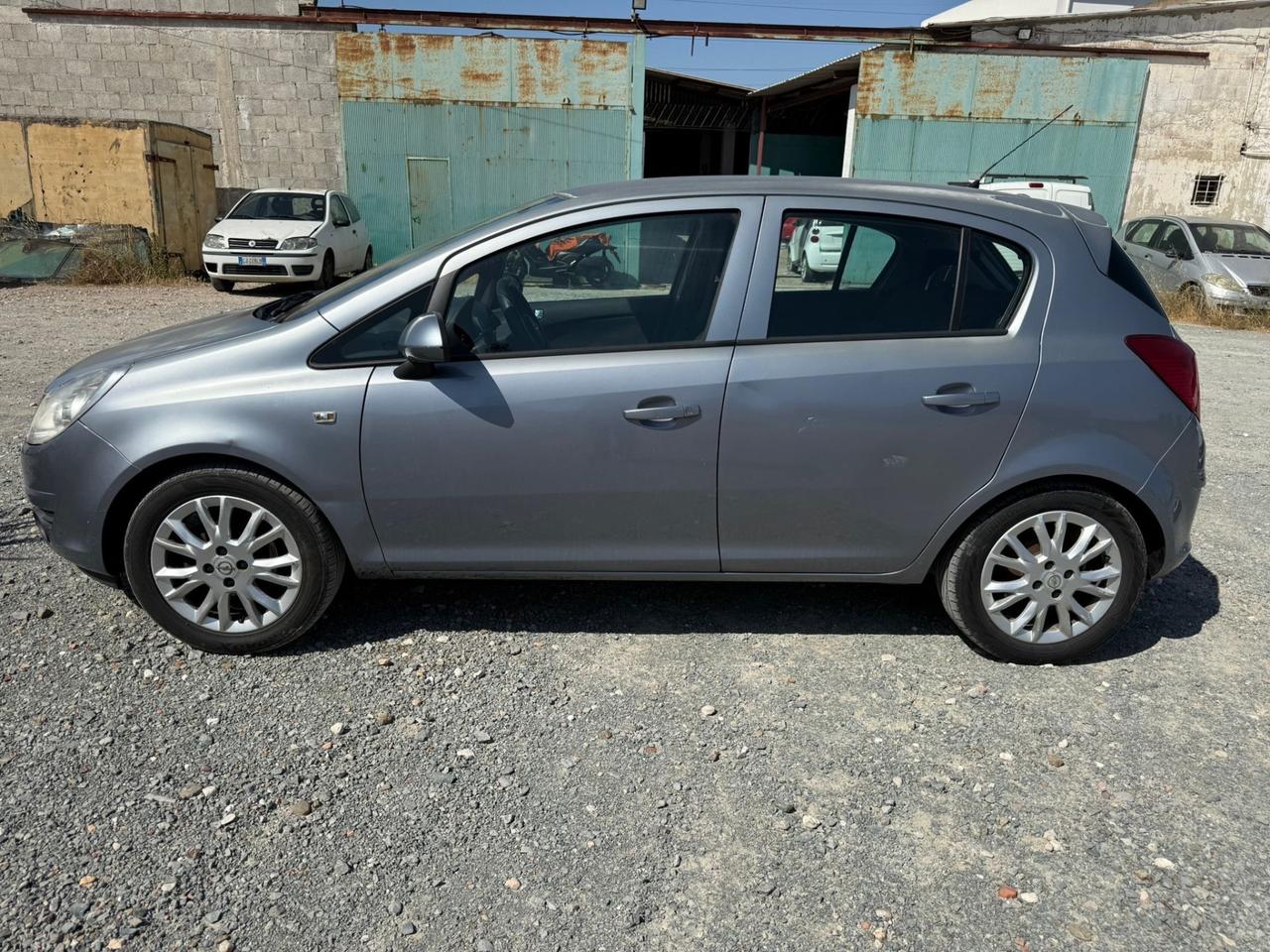 Opel Corsa 1.3 Diesel 75CV-5 porte-Neopatentati