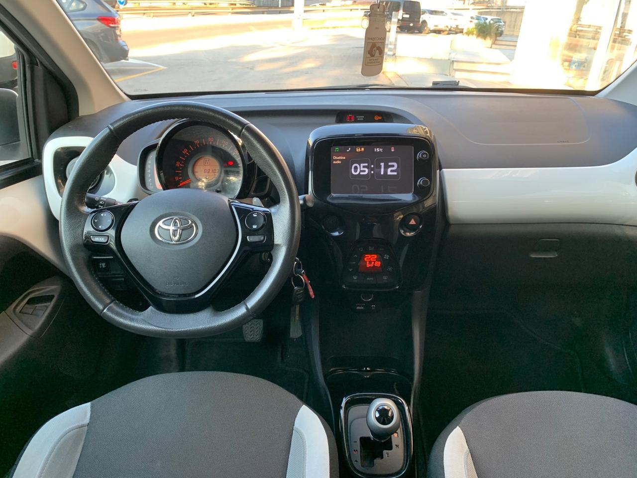 Toyota Aygo 1.0 VVT-i 69 CV 5 porte x-play MMT