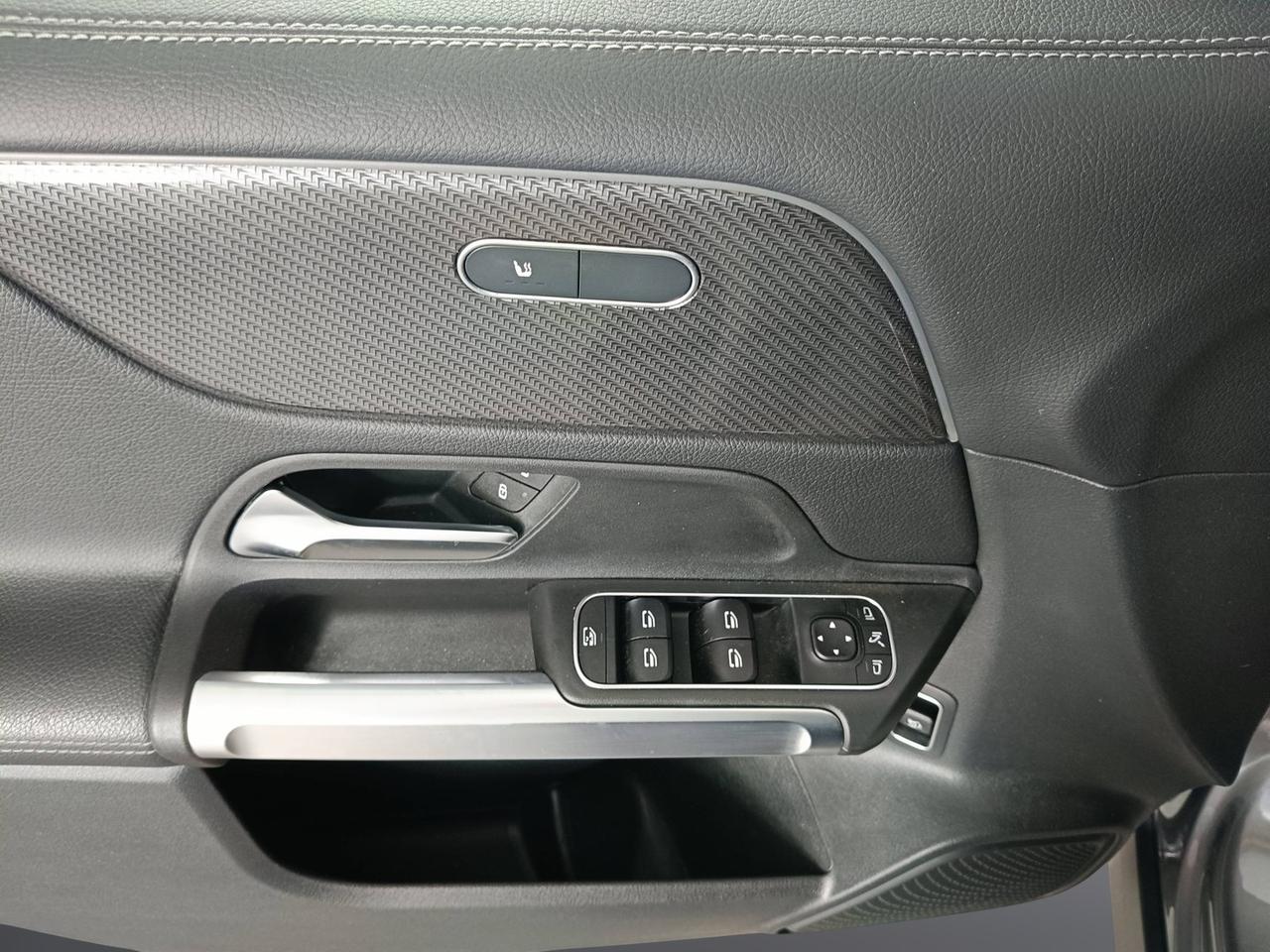 Mercedes-Benz GLB - X247 2019 - GLB 200 d Premium auto
