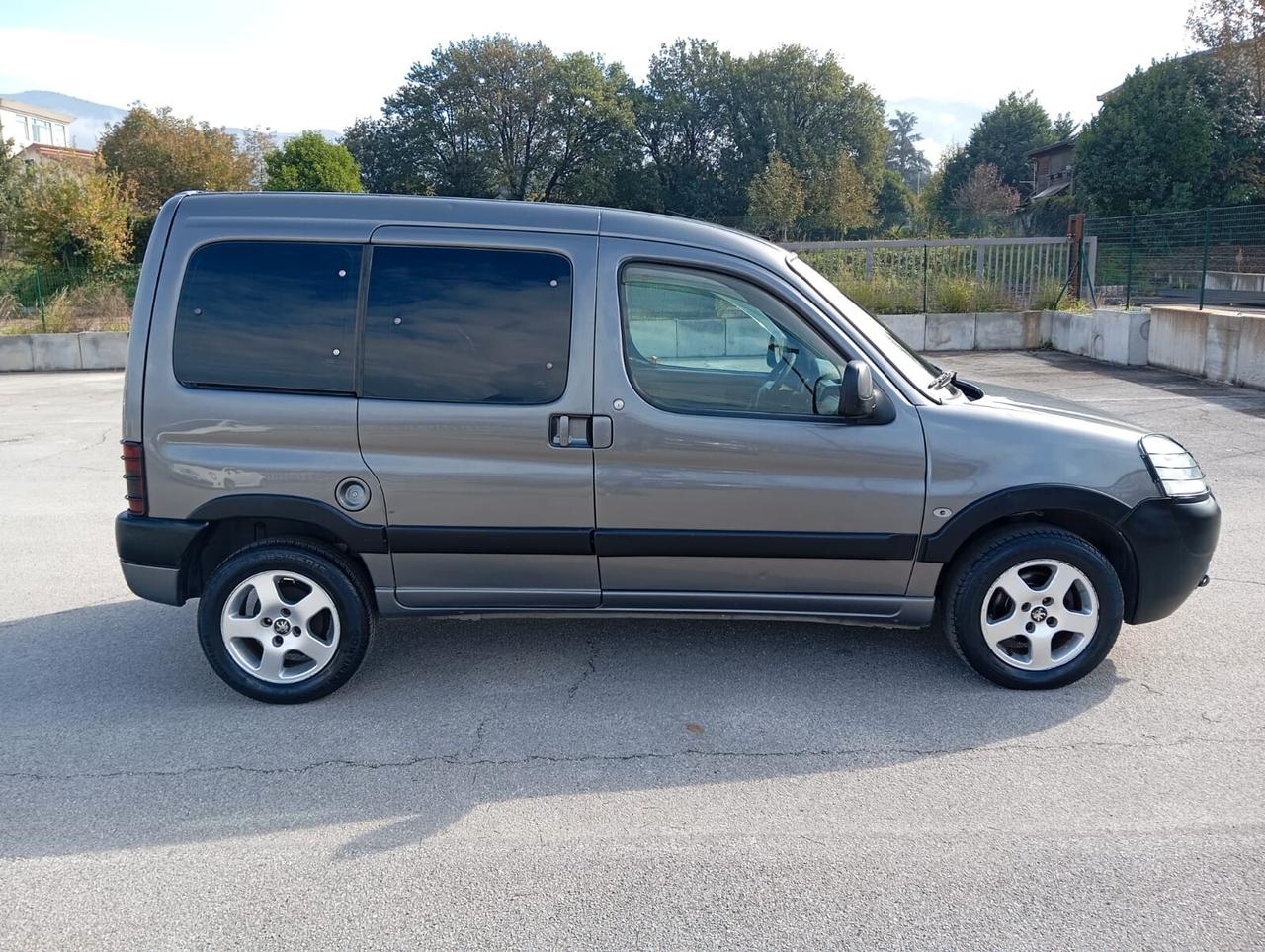 Peugeot Ranch 2.0 HDi 5p. Lee