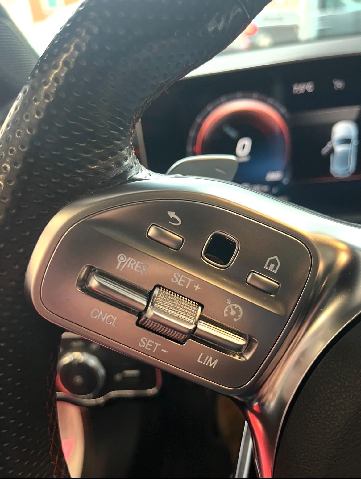 MERCEDES CLASSE A 1.6 TDI 116CV Sport Extra Cambio automatico Navi Cerchi AMG Pelle Alcantara allestimento AMG OK NEOPATENTATI