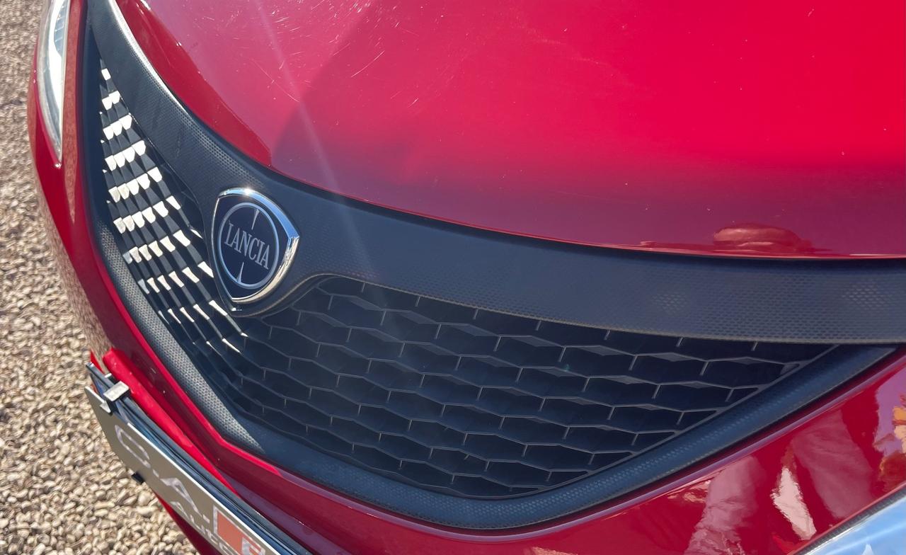 Lancia Ypsilon Ecochic Hybrid 1.0 FireFly 70cv