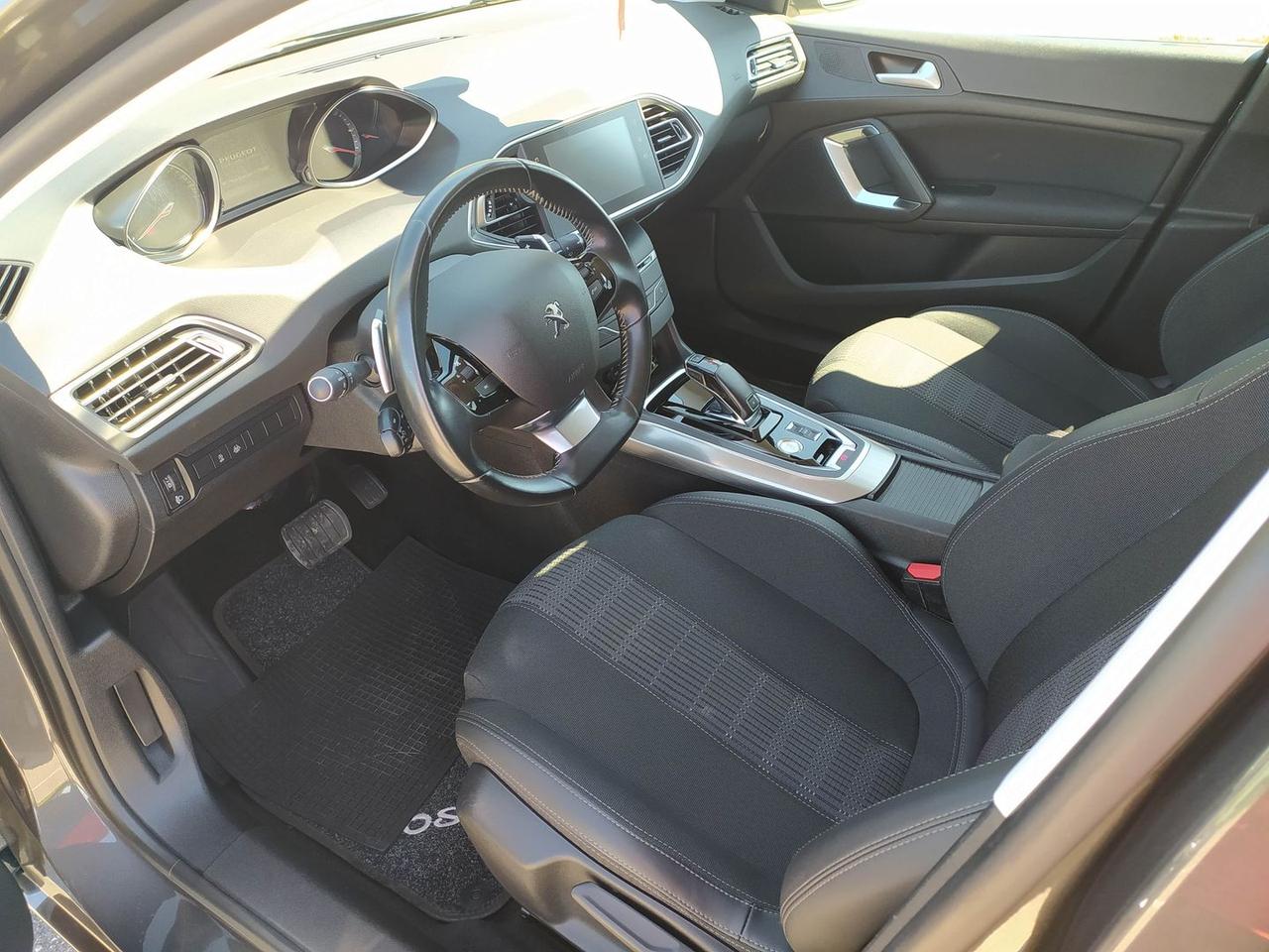 Peugeot 308 Tech Edition 1.5 Blue HDI 130 #6400