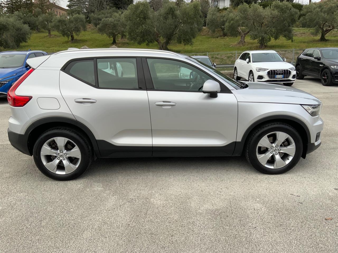 Volvo XC40 D4 AWD Geartronic Momentum