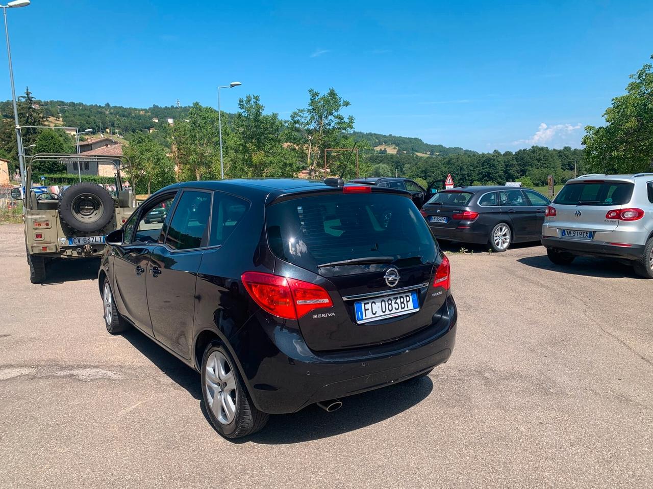 Opel Meriva-tdi 1600 cc-70000 km- anno 2016-neo patentati-cosmo full optional-tagliandata- molto bella
