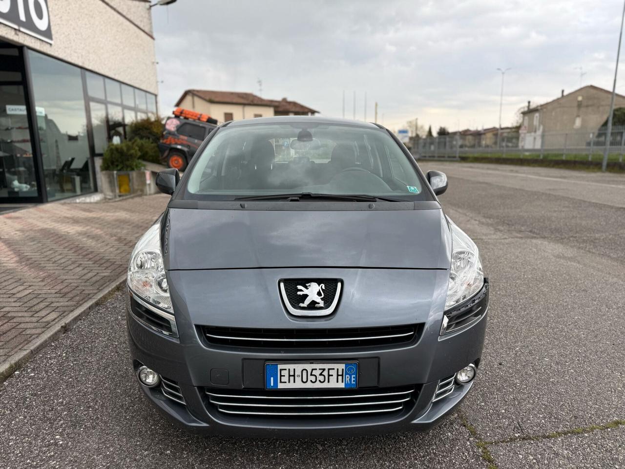 Peugeot 5008 1.6 HDi 112CV cambio robotizzato Tecno