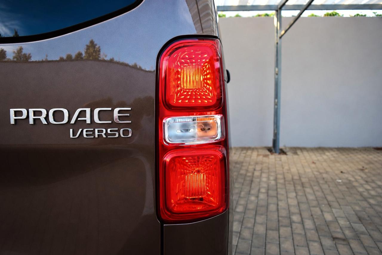 Toyota Proace 2.0D 177 cv L2 Automatica Black Edition - "Autocarro N1"