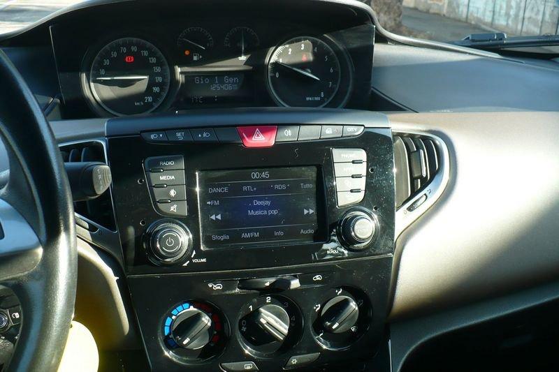 Lancia Ypsilon 1.2 69 CV 5 porte Silver