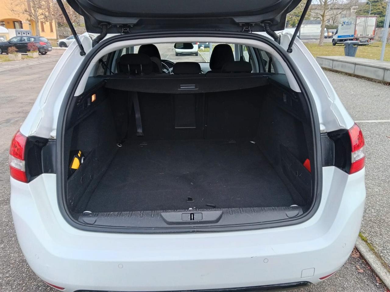 Peugeot 308 BlueHDi 120 S&S Business