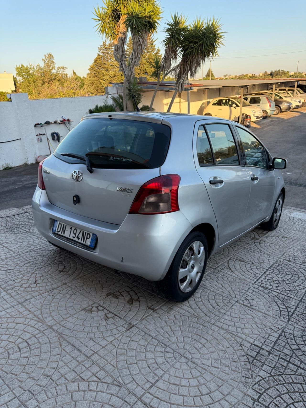 Toyota Yaris 1.0 5 porte Neo patentati