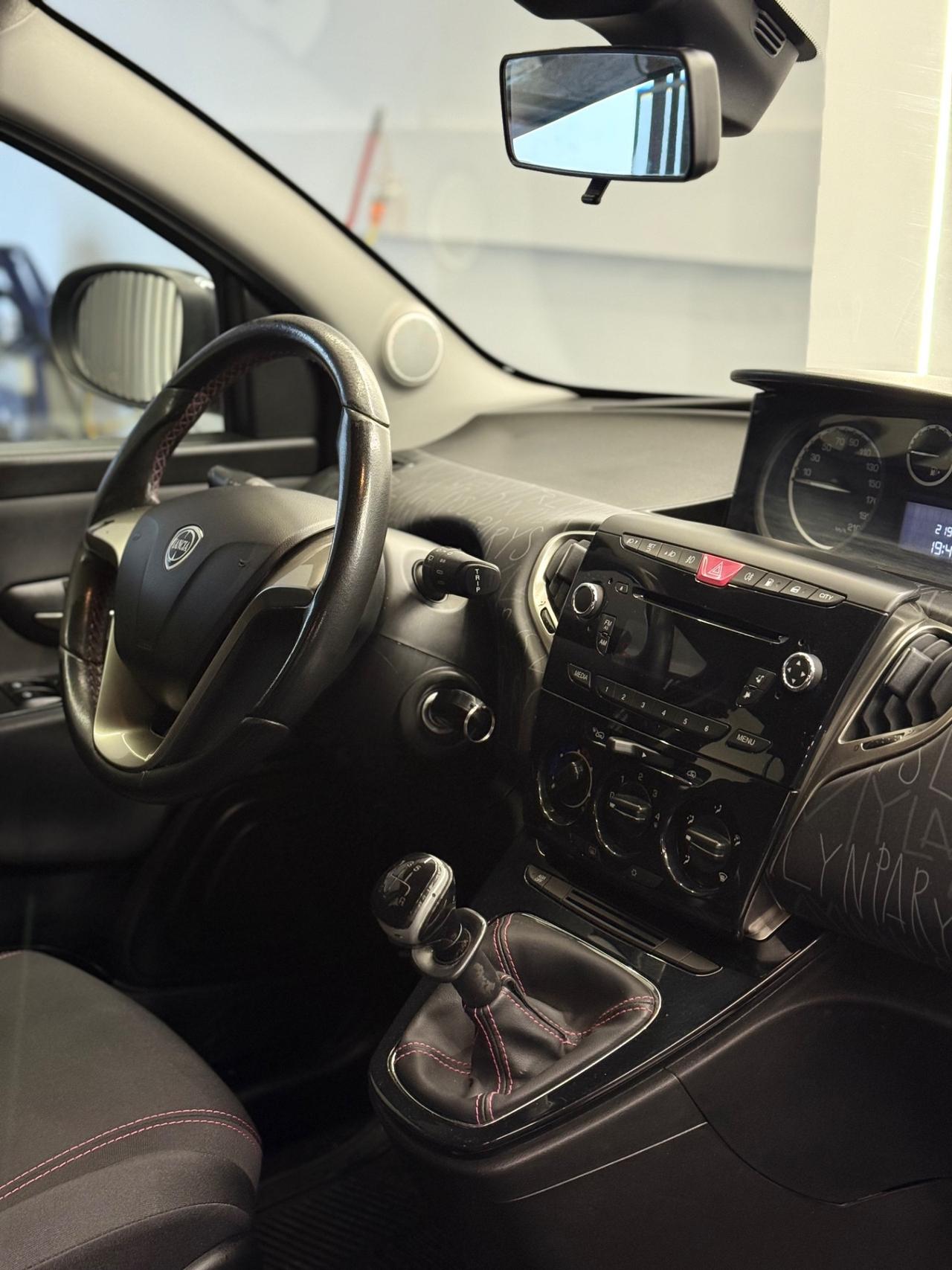 Lancia Ypsilon 0.9 TwinAir 85 CV 5 porte Metano Ecochic Elefantino