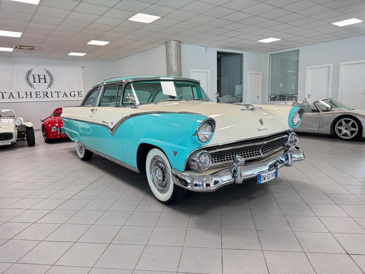 Ford Fairlane Crown Victoria
