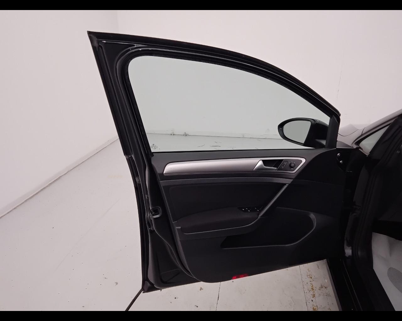 VOLKSWAGEN Golf VII 2017 5p - Golf 5p 1.6 tdi Trendline 90cv