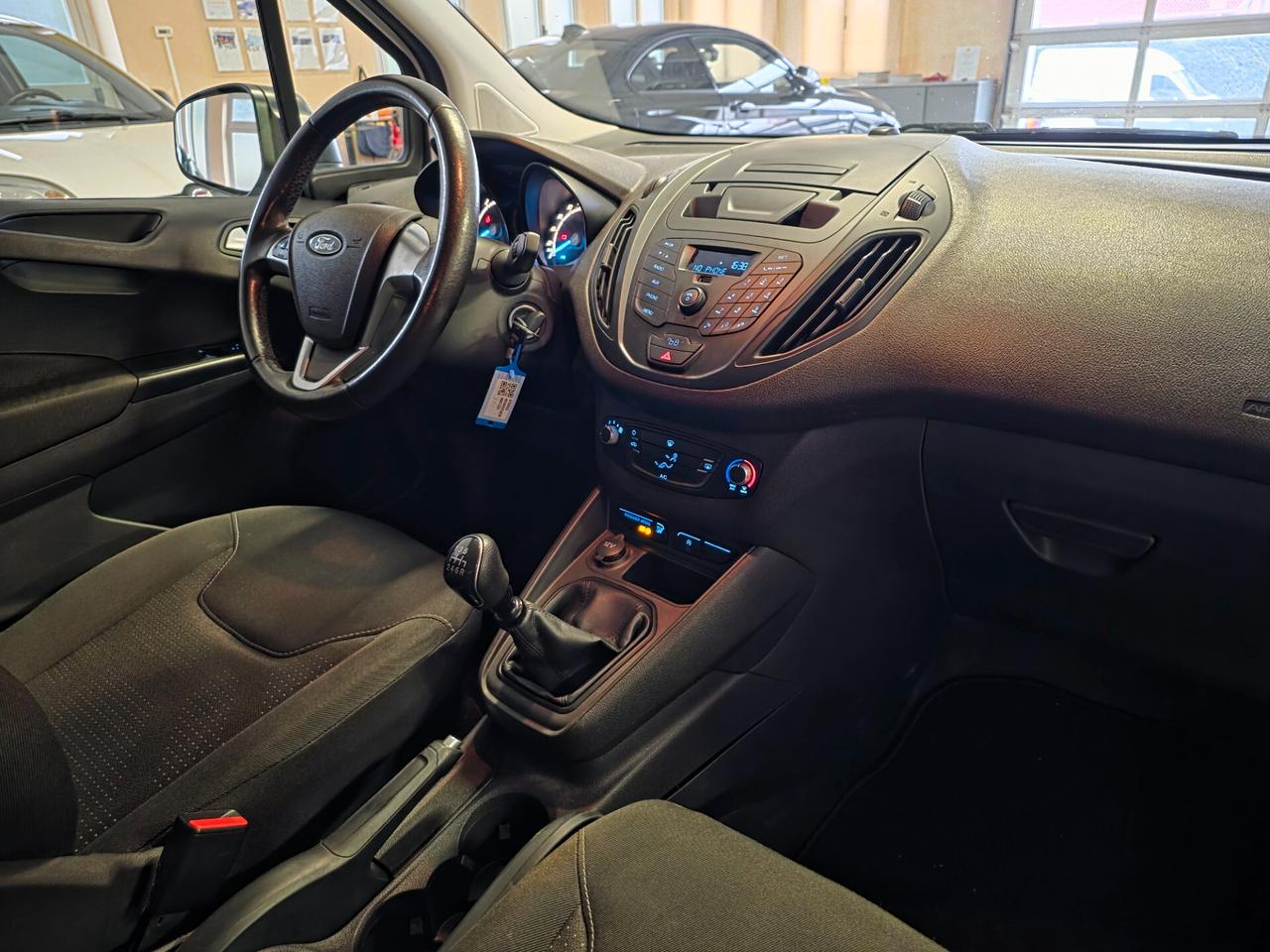 Ford Transit Courier 1.5 TDCi Van autocarro N1 2 posti volume variabile