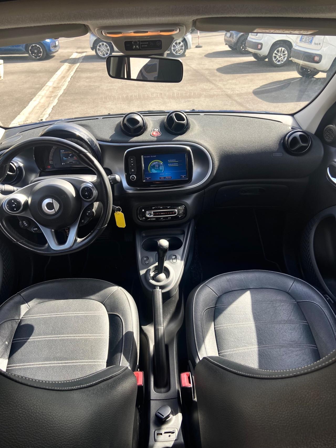Smart ForFour 70 1.0 twinamic Safetown White