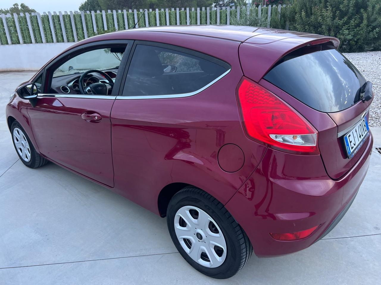 Ford Fiesta 1.4 TDCi 70CV 3 porte Titanium 2011