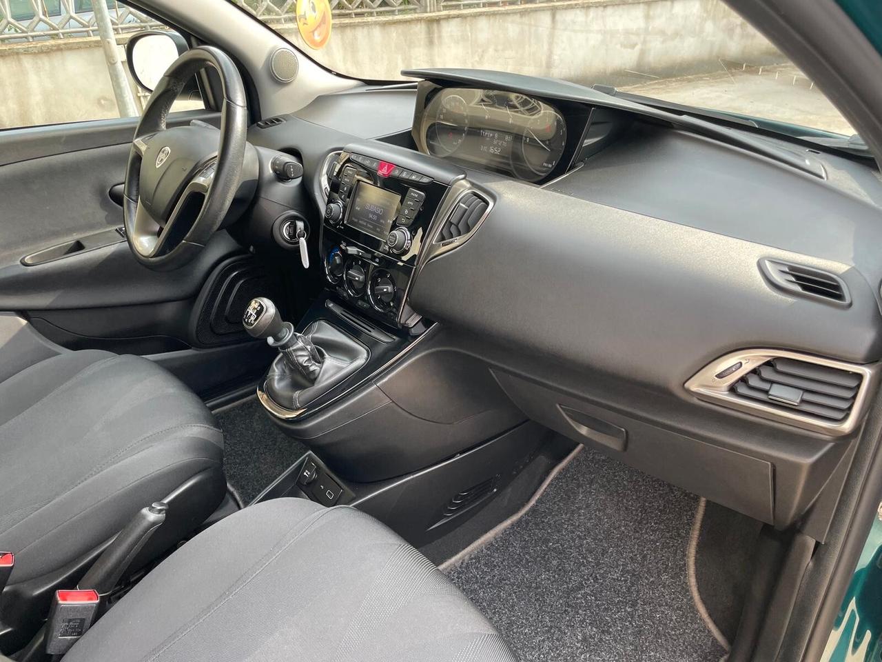 Lancia Ypsilon 1.0 FireFly 5 porte S&S Hybrid Ecochic