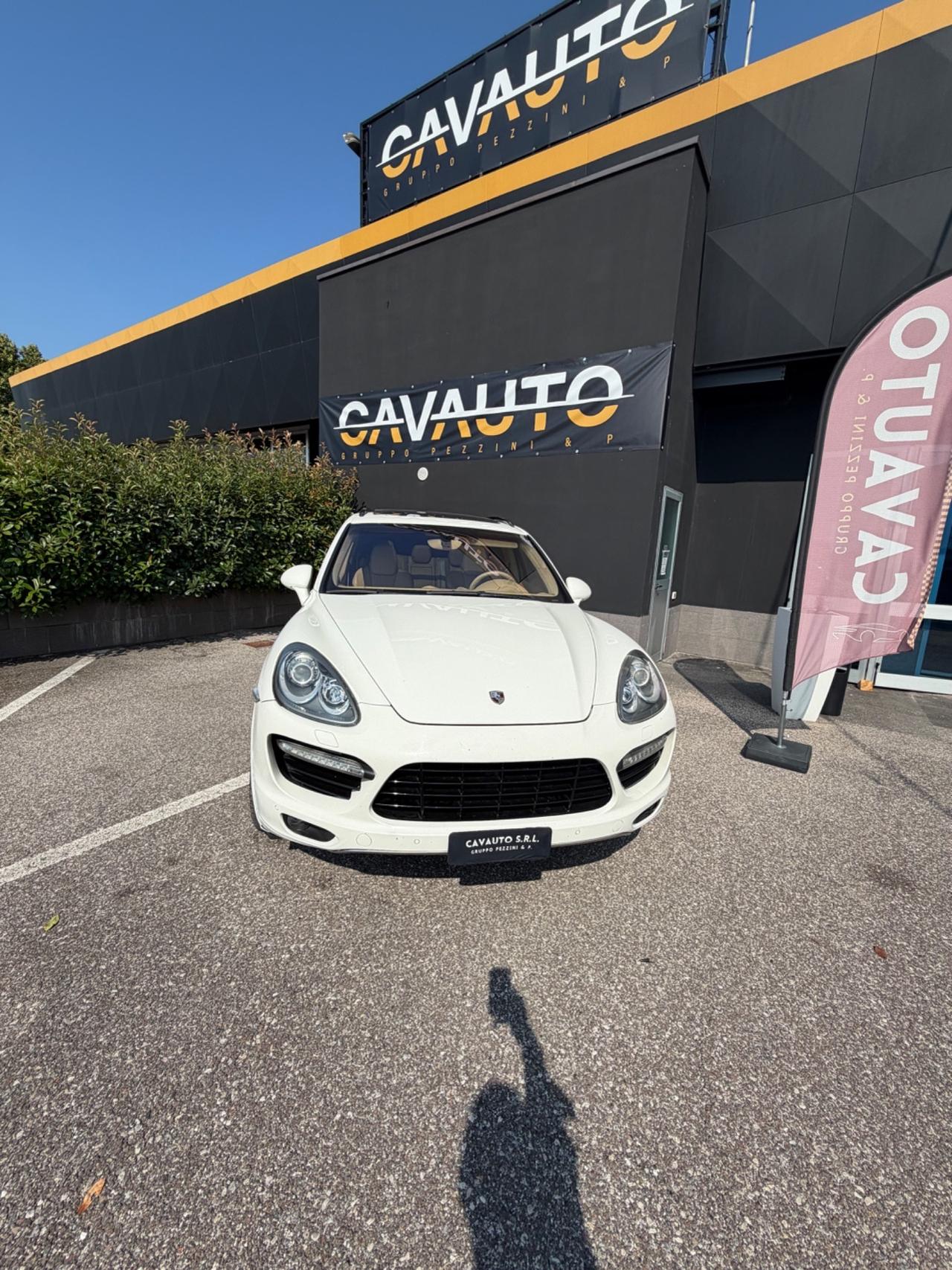 Porsche Cayenne 4.8 Turbo noleggio subentro