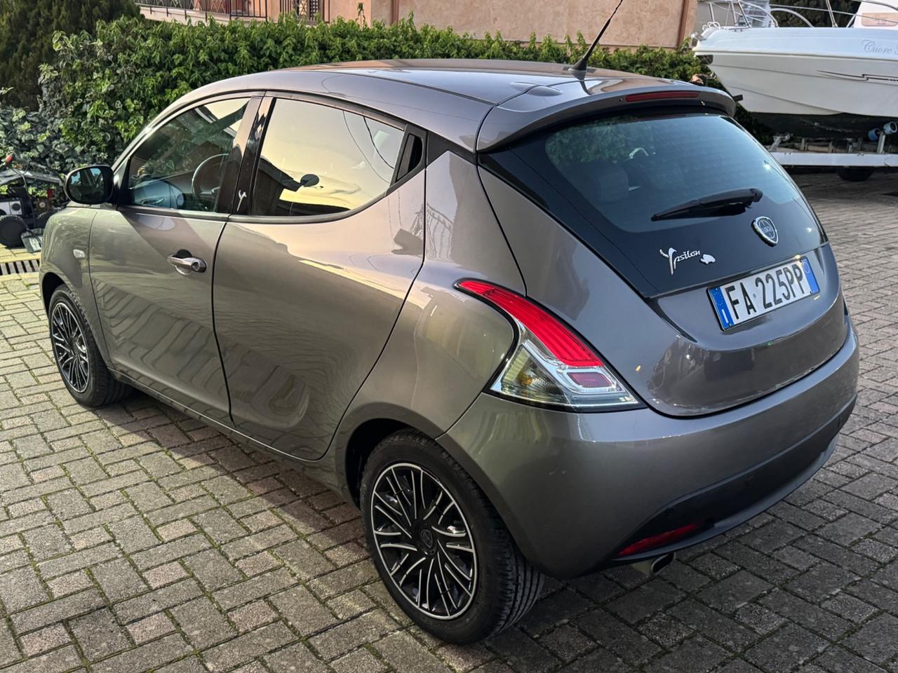 Lancia Ypsilon 1.2 69 CV 5 porte Silver