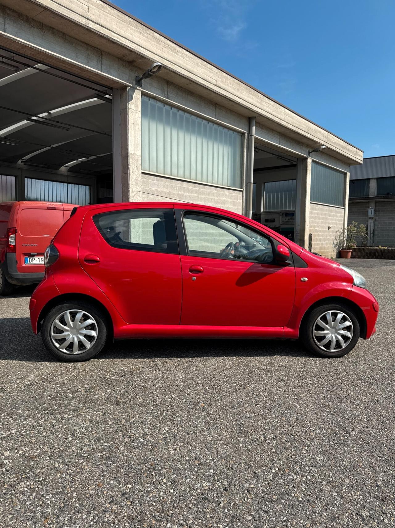 Toyota Aygo 1.0 50kW Benz 5porte *85.000 km*