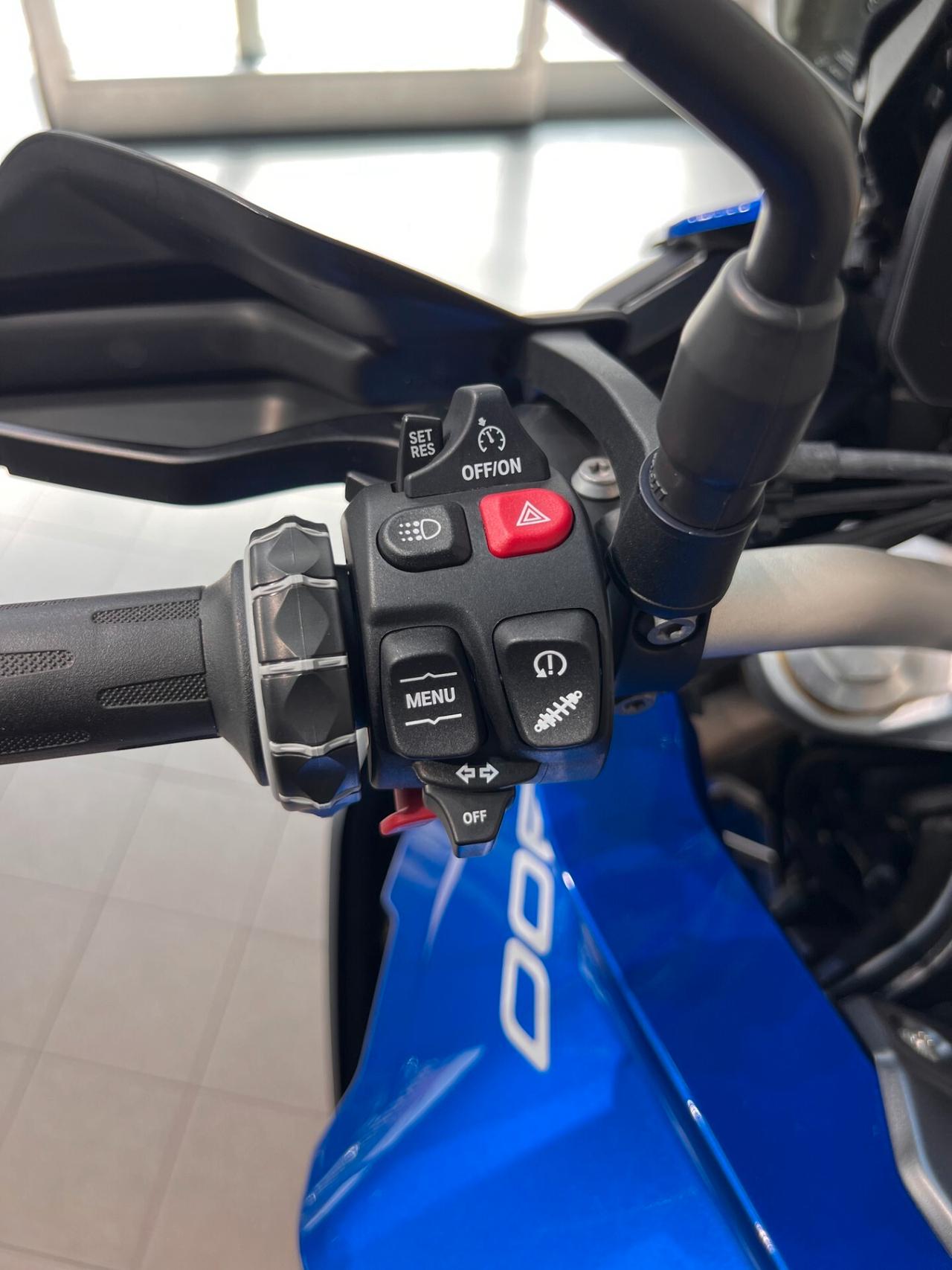Bmw F 900 XR racing blue metallic
