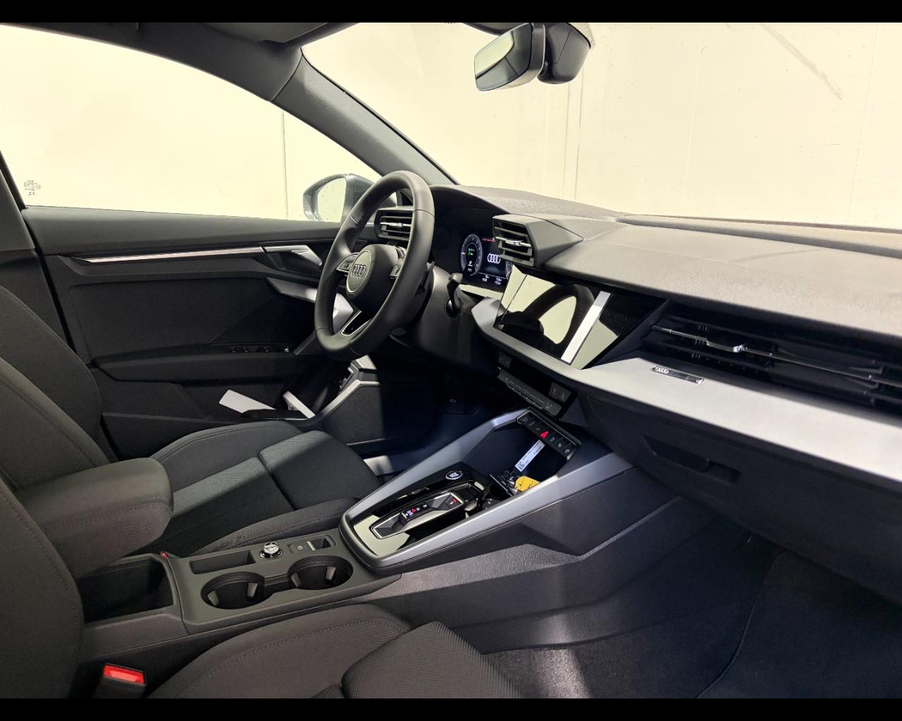 AUDI A3 SPORTBACK 40 TFSIe S-TRONIC BUSINESS ADVANCED