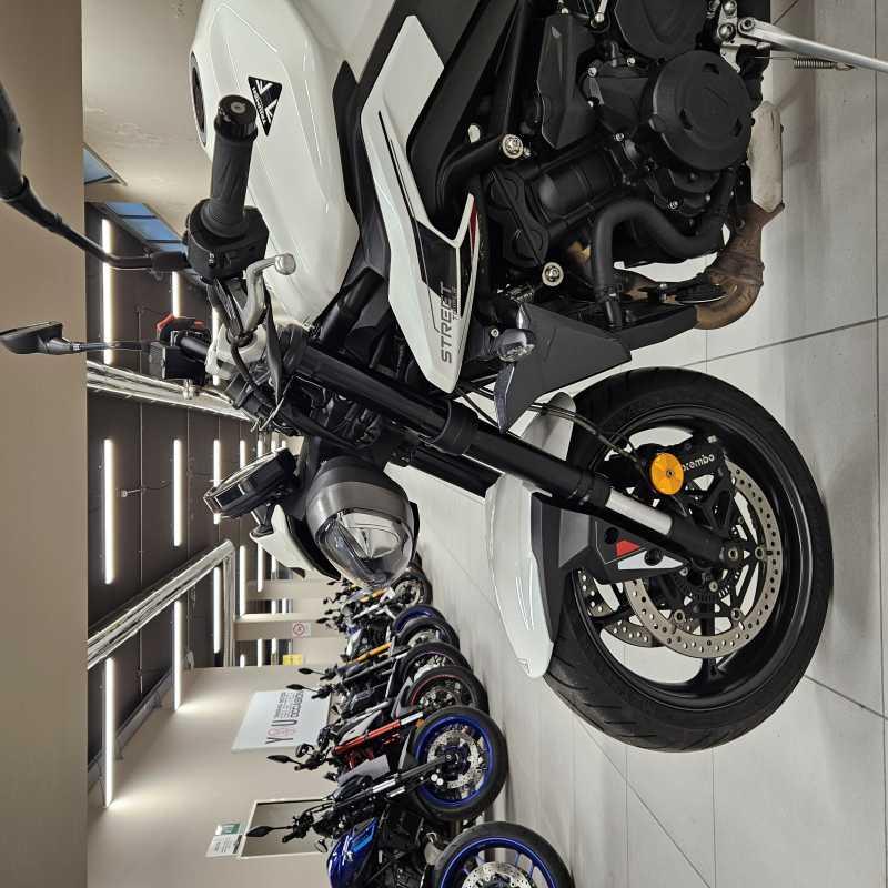 Triumph Street Triple 765 R - 2024