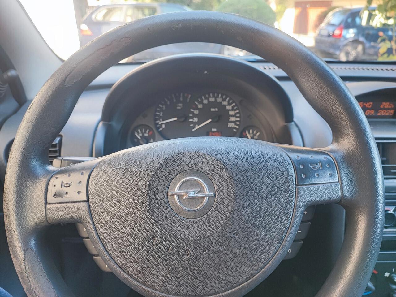 Opel Corsa 1.0 benz euro 4 neopatentati