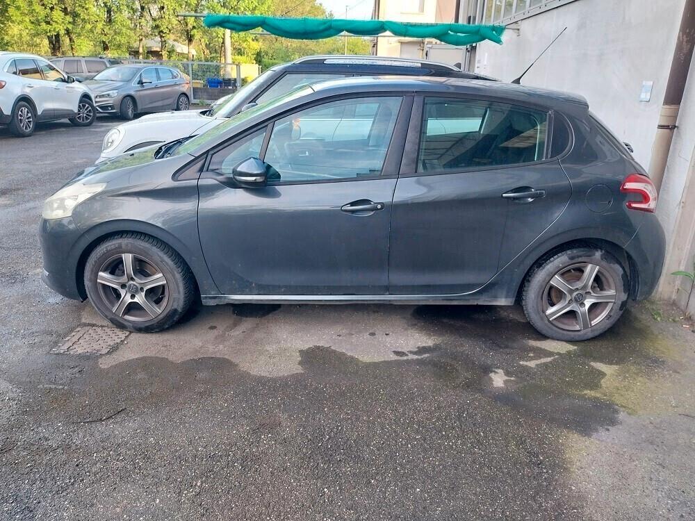 Peugeot 208 PureTech 82 5p. GPL Allure