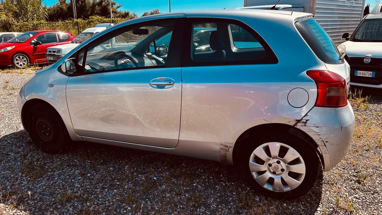 Toyota Yaris 1.0 3 porte Sol