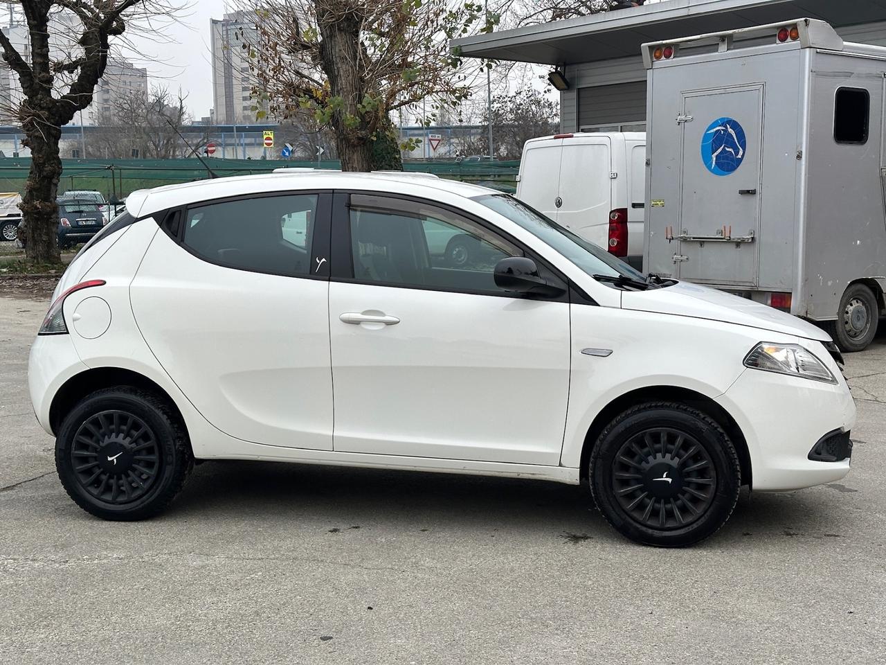 Lancia Ypsilon 0.9 TwinAir 85 CV 5 porte Metano Ecochic Gold