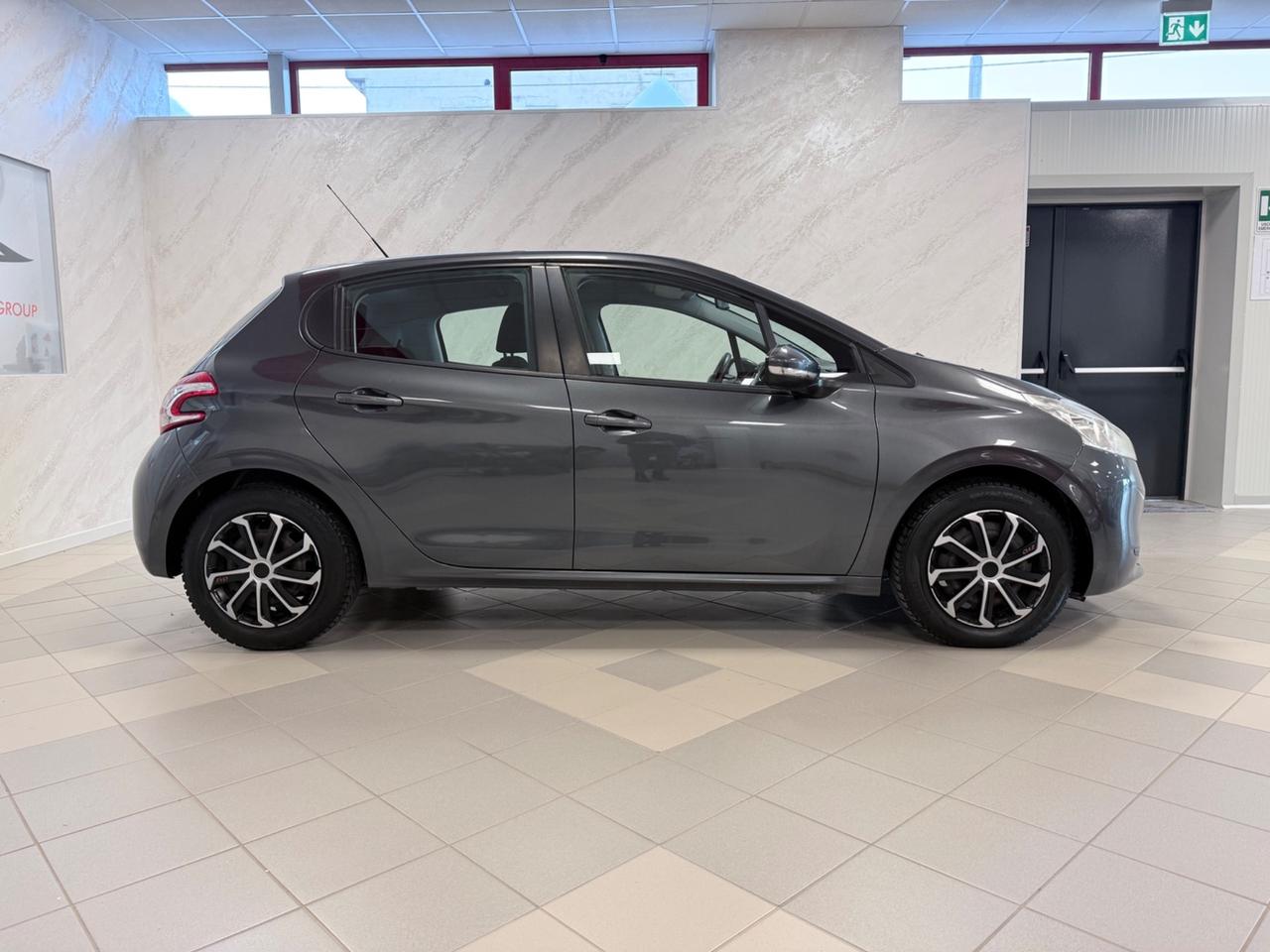 Peugeot 208 1.4 HDi 68 CV 5 porte Allure