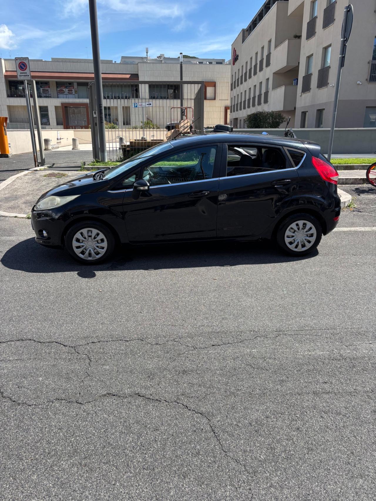 Ford Fiesta 1.4 TDCi 68CV 5 porte Titanium