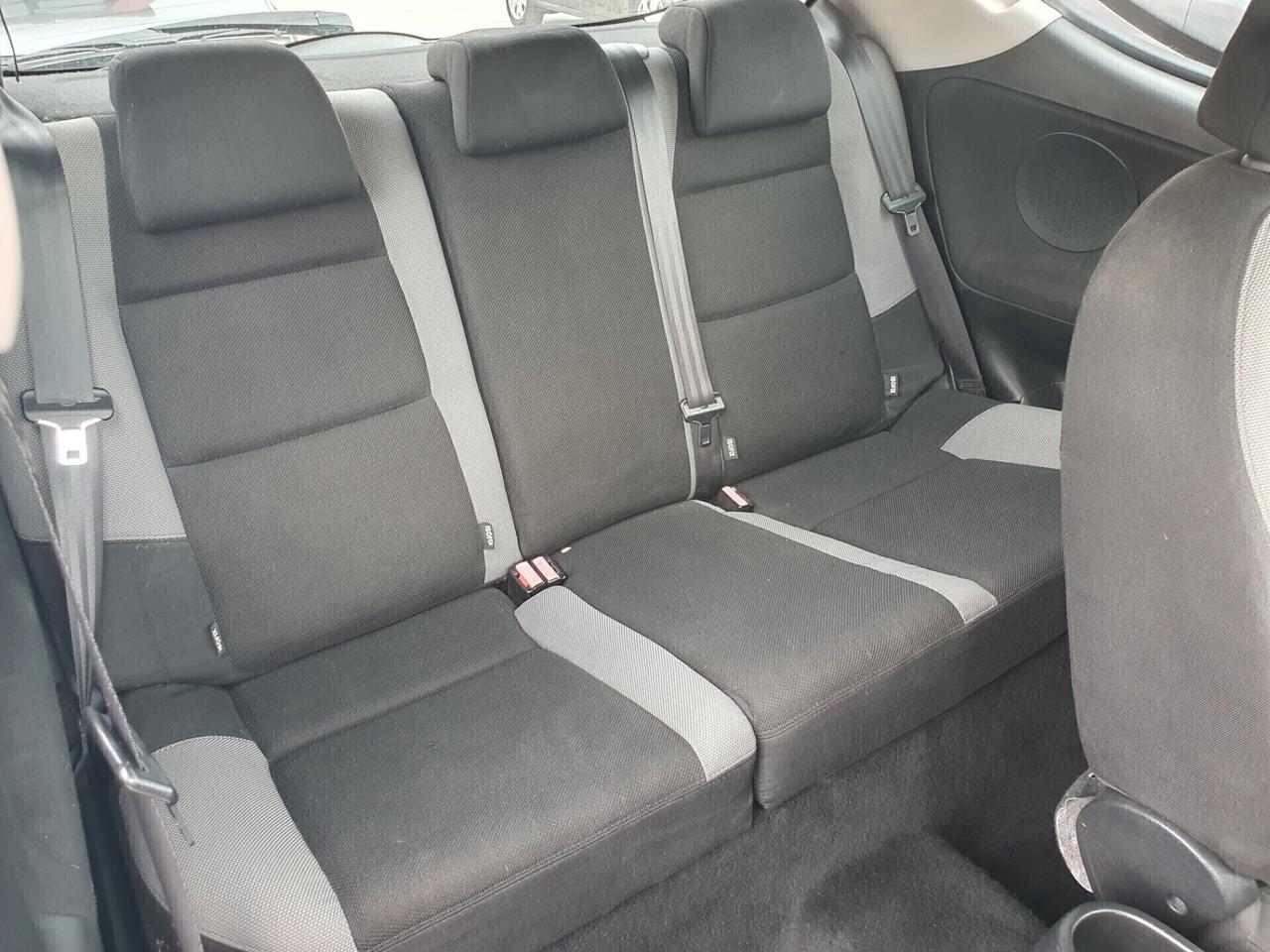 Peugeot 207 1.4hdi 70cv Neopatentati 2006