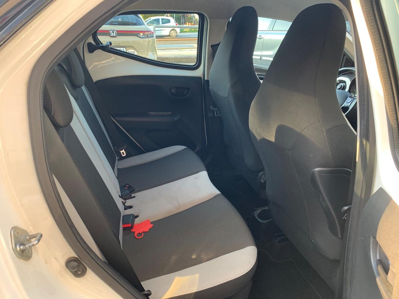 Toyota Aygo 1.0 VVT-i 69 CV 5 porte x-play MMT