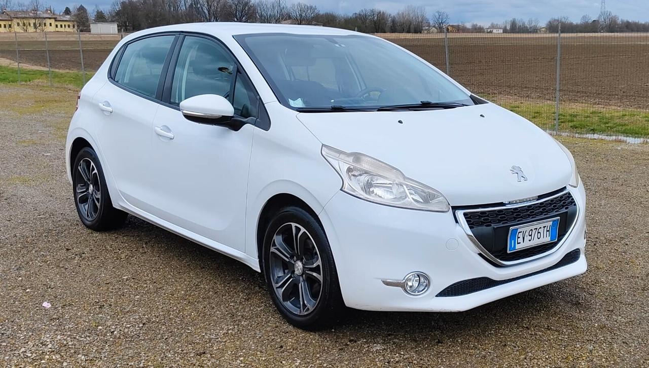 Peugeot 208 1.4 HDi 68 CV 5 porte Allure