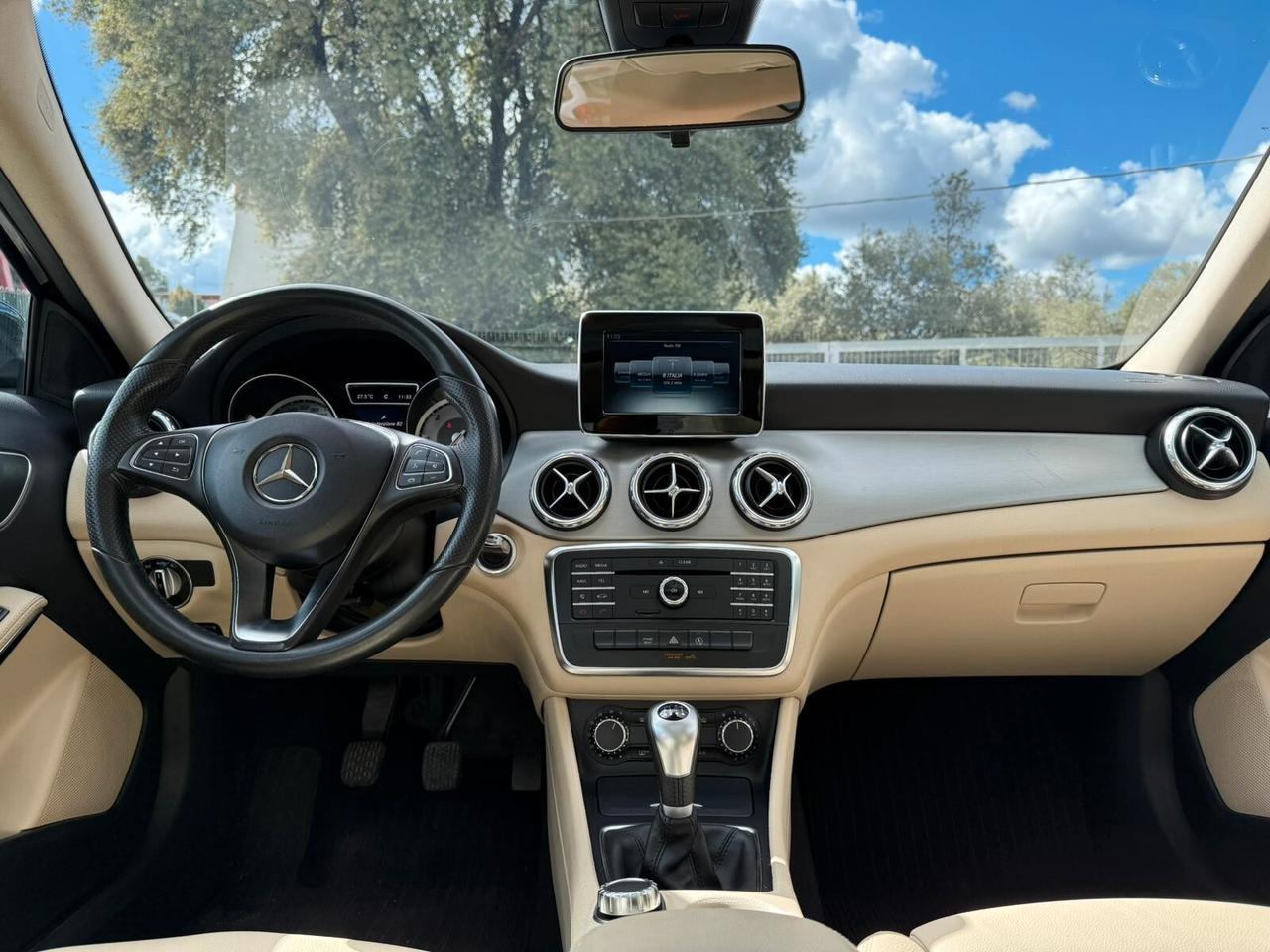 Mercedes-benz GLA 180 d Premium