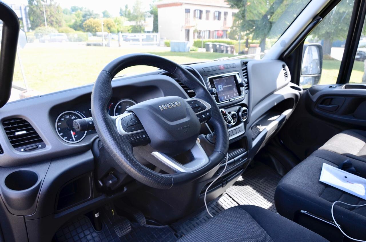 IVECO DAILY 3.0 35-180 HI MATIC 175cv AUT, PASSO LUNGO TETTO ALTO, VETTURA PRIVATA, GANCIO TRAINO 35q, RETROCAMERA, PERMUTE