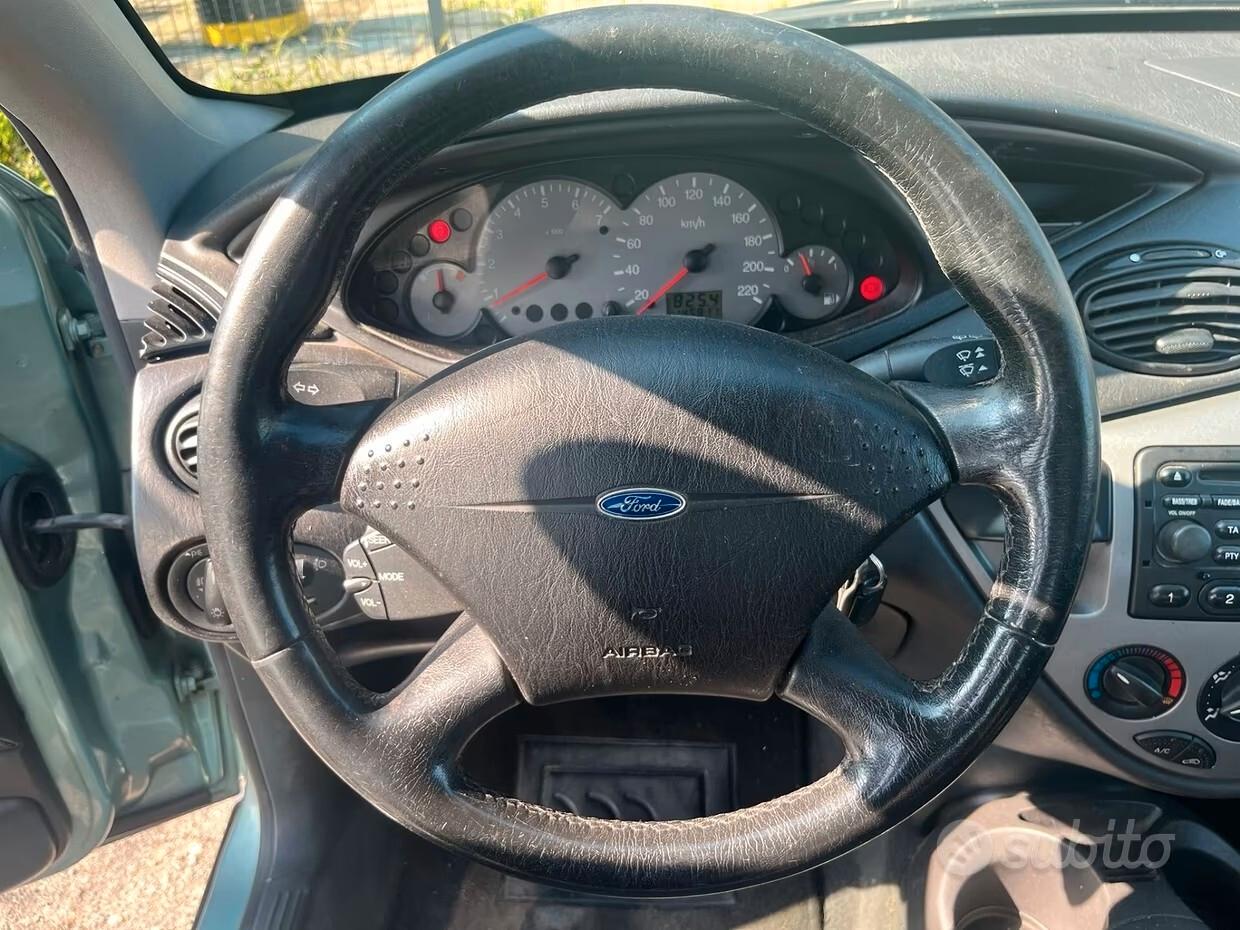 Ford Focus 1.4i 16V cat 5p. Ambiente