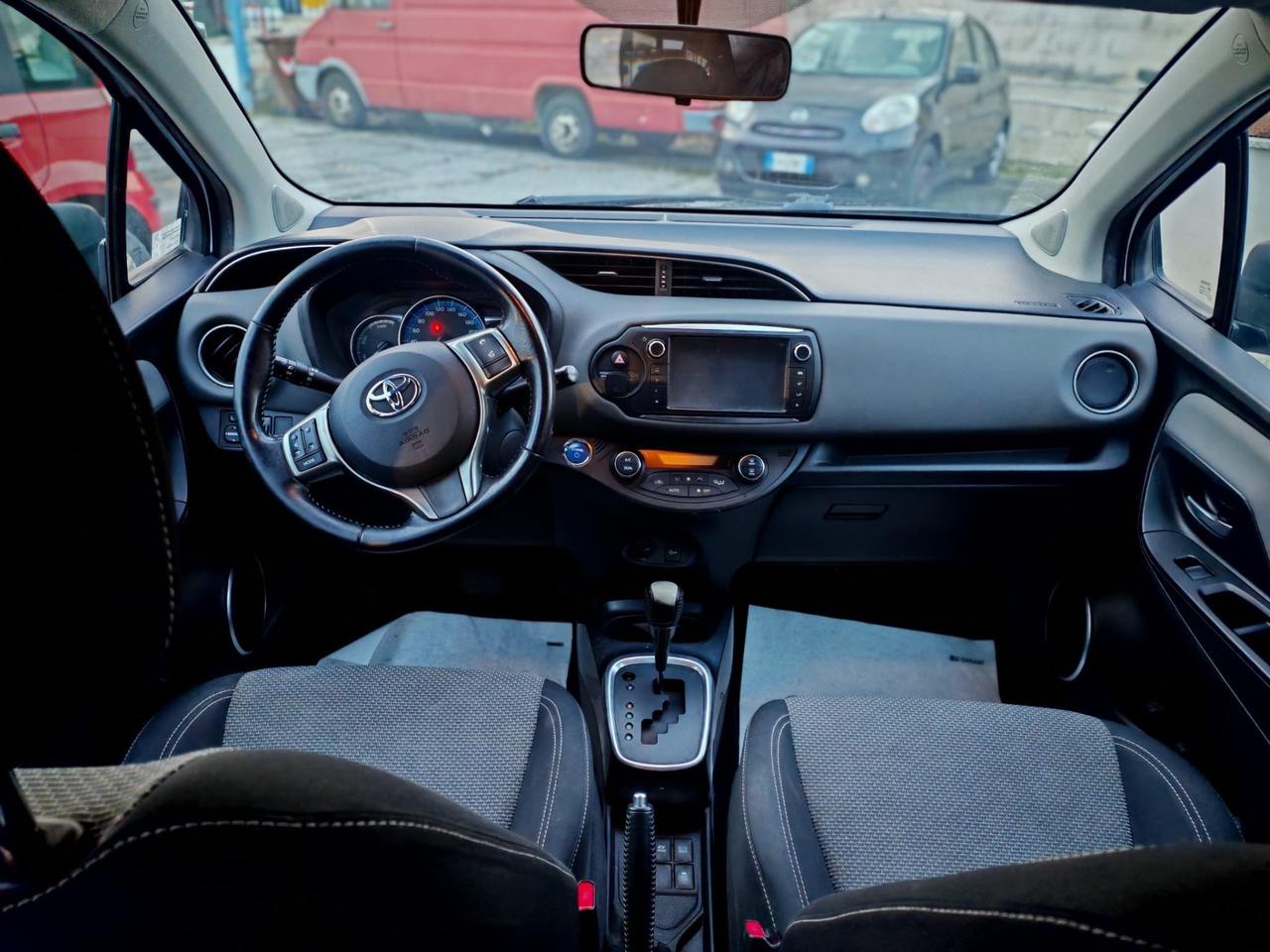 Toyota Yaris 1.5 Hybrid 5 porte by Glamour