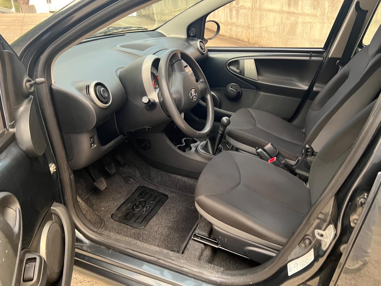 Toyota Aygo 1.0 12V VVT-i 5 porte Lounge Connect