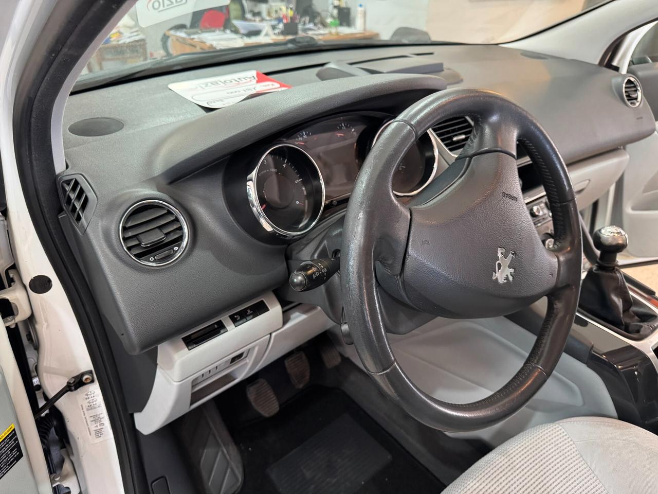 Peugeot 5008 1.6 HDi 110CV Premium NAVIGATORE