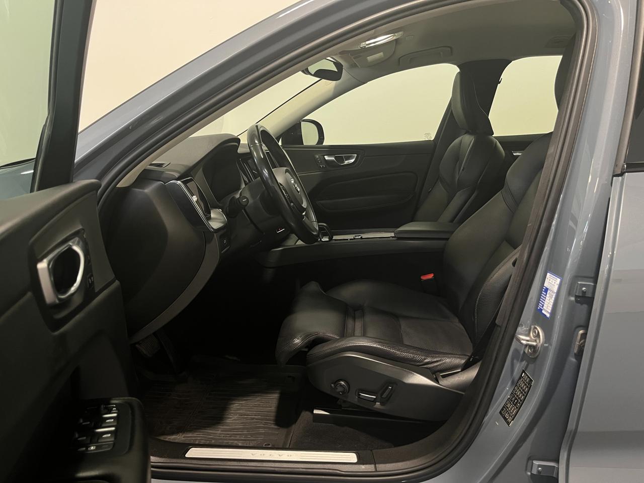 VOLVO XC60 B4 D PLUS DARK AWD AUTO