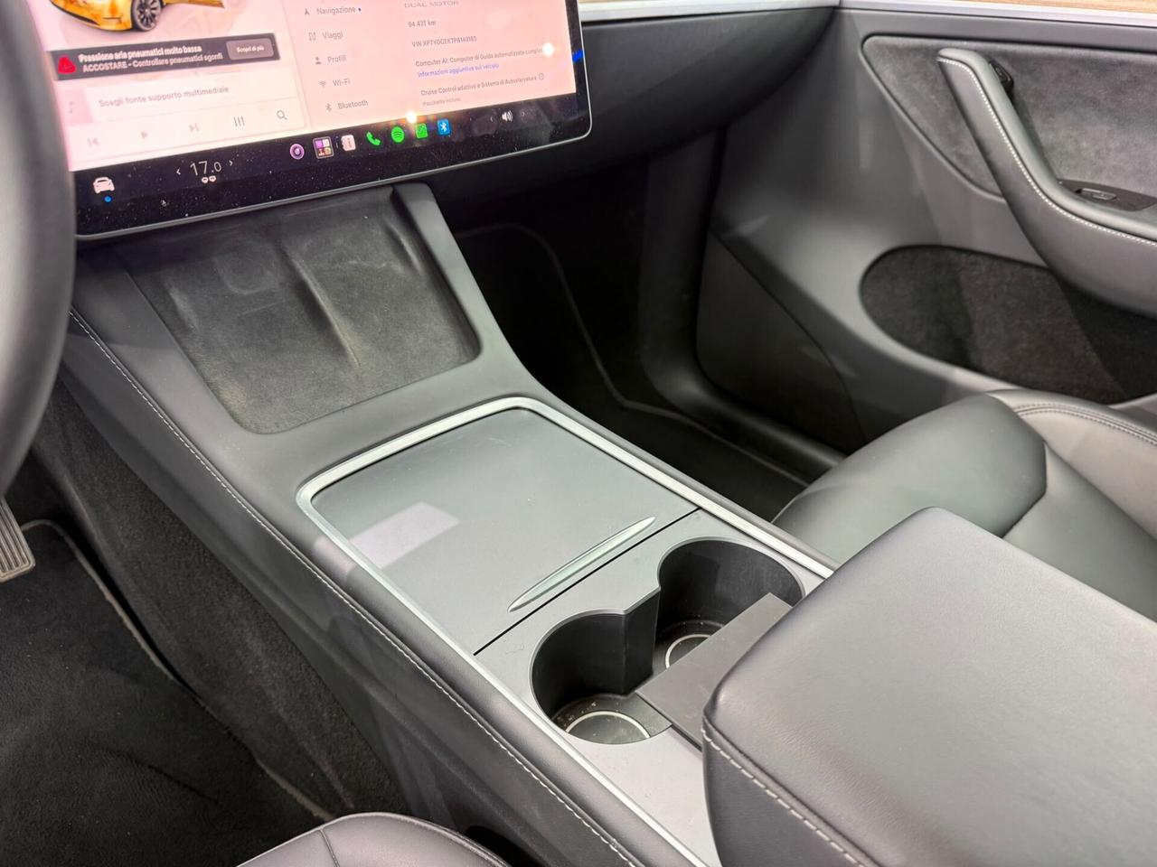 Tesla Model Y Long Range AWD (892)