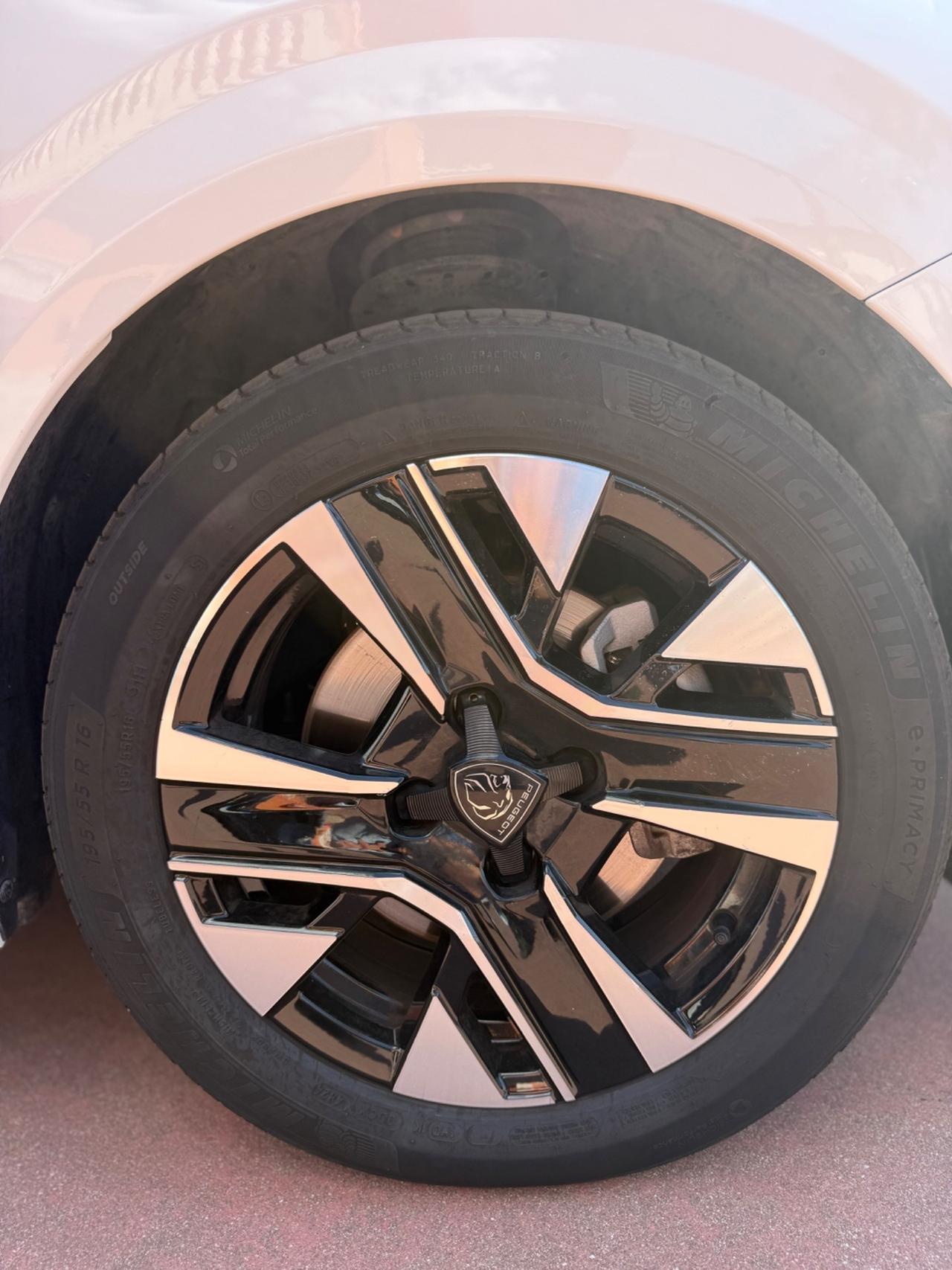 Peugeot 208 PureTech 100 Stop&Start 5 porte Allure