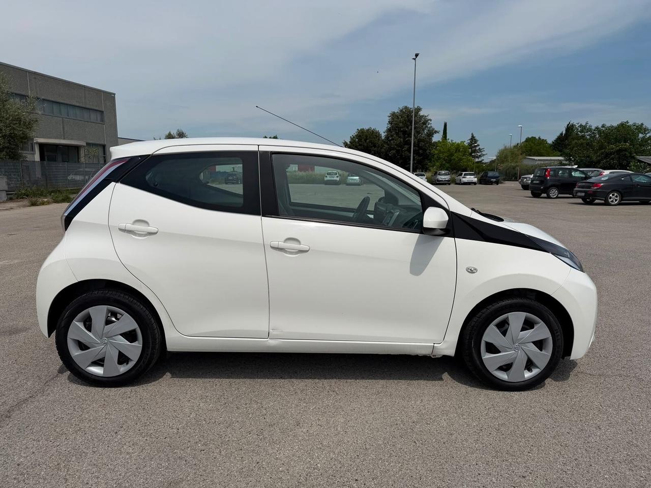 Toyota Aygo 1.0 VVT-i X-BLACK 140000 KM