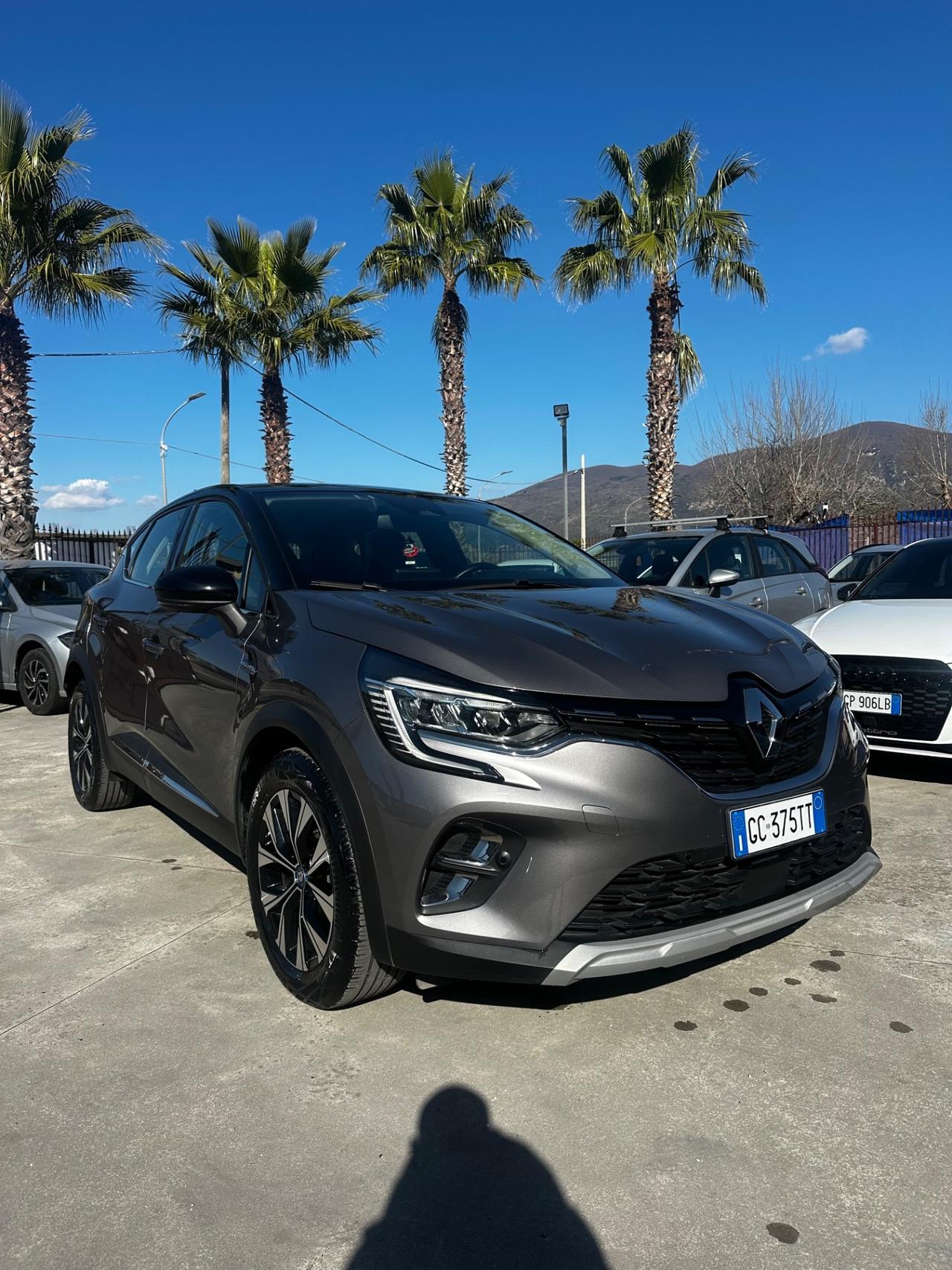 Renault Captur Plug-in Hybrid E-Tech 160 CV Initiale Paris