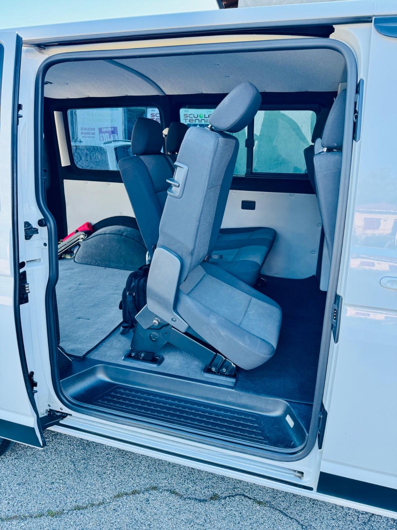 Volkswagen Transporter 2.0 TDI Van 6 Posti