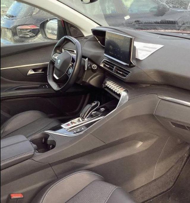PEUGEOT 3008 BlueHDi 130 S&S EAT8 Allure